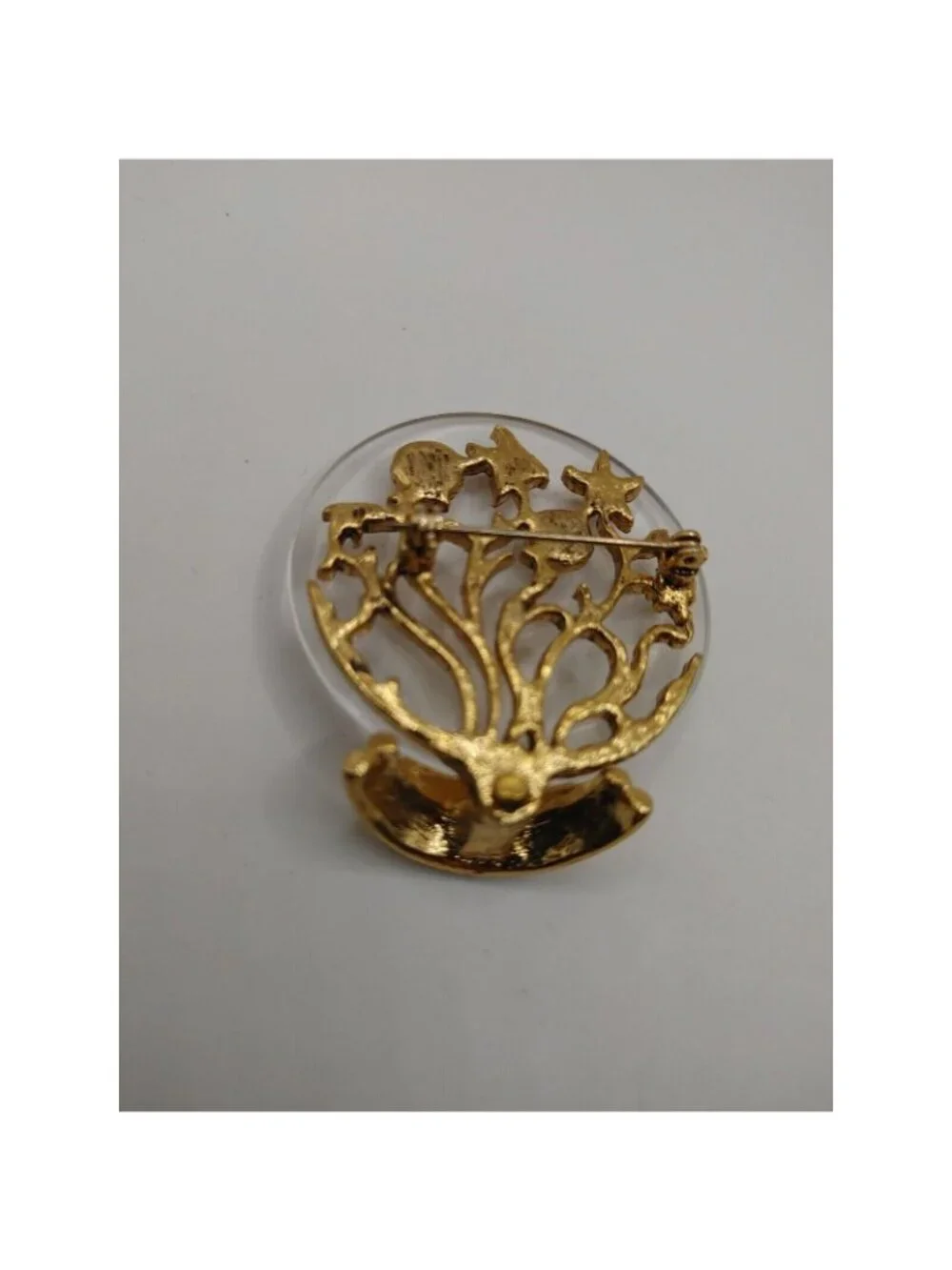 Unbranded pin acrylic